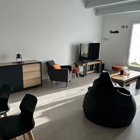 בית נופש Location Du Klan Des K : 4 Etoiles 150m